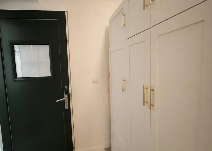 Tvm Simple In Old Apartament *