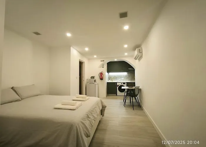 Tvm Simple In Old Apartament