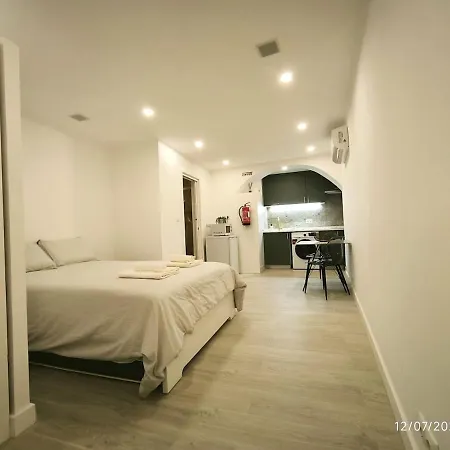 Tvm Simple In Old Appartement Lissabon