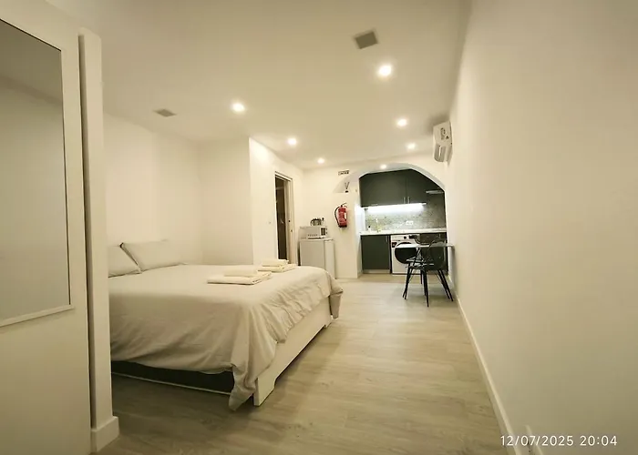 Tvm Simple In Old Apartment Lisbon