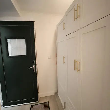 Tvm Simple In Old Appartement *