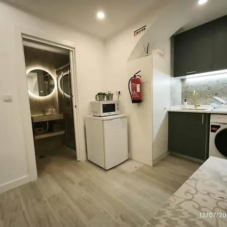 Tvm Simple In Old Appartement *