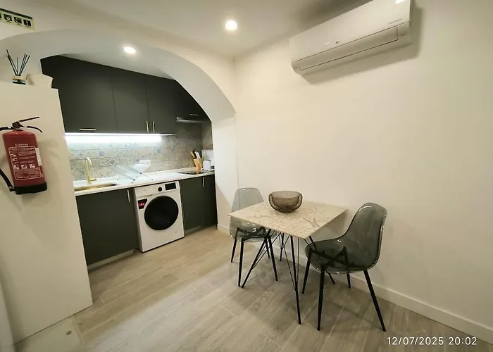 Tvm Simple In Old * Lissabon